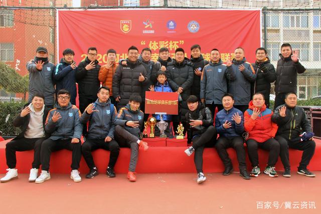 第12分钟，上海申花进行换人调整，阿苏埃因伤退场